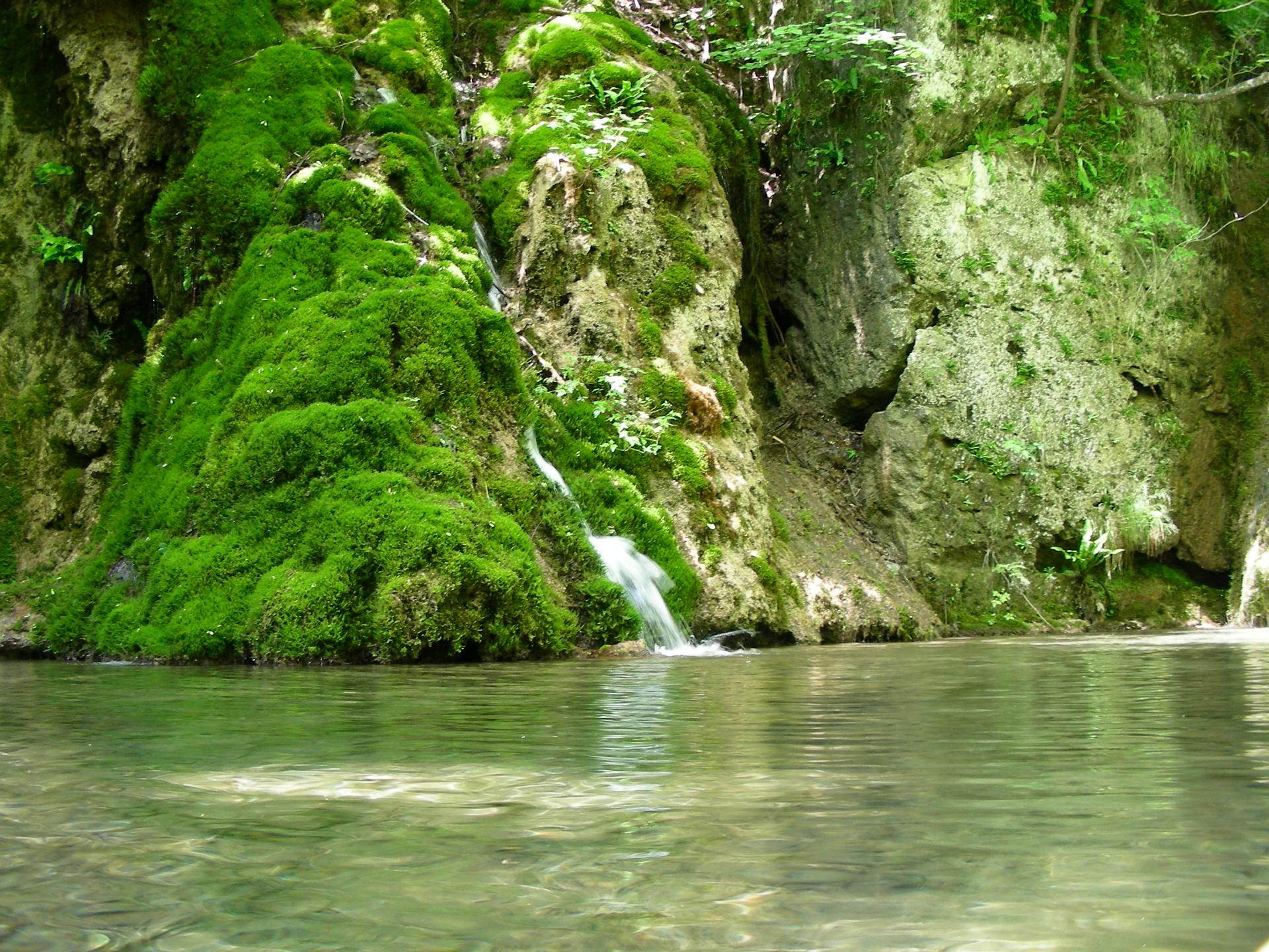 Oberer Wasserfall: mittlerer Ausschnitt mit Becken