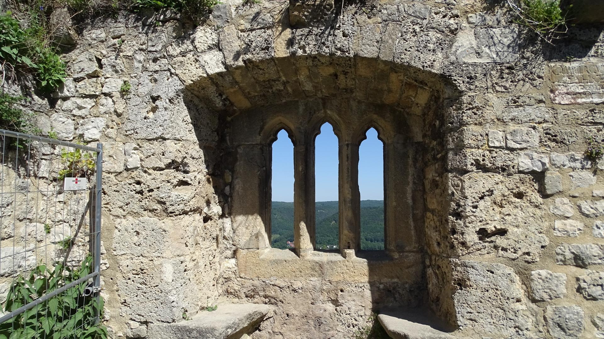 Fenster in der Burgmauer