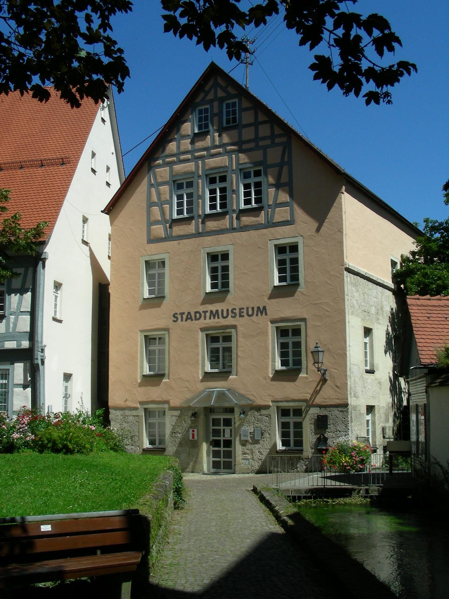 Stadtmuseum neben der Amanduskirche
