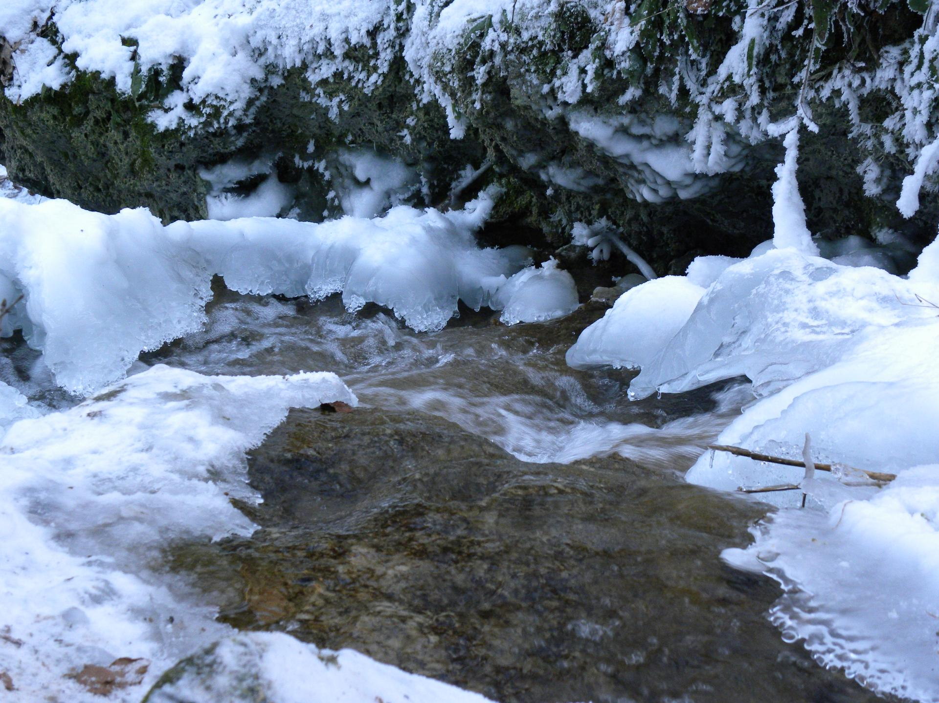 Auf dem Weg zum Wasserfall: Brühlbach im Winter