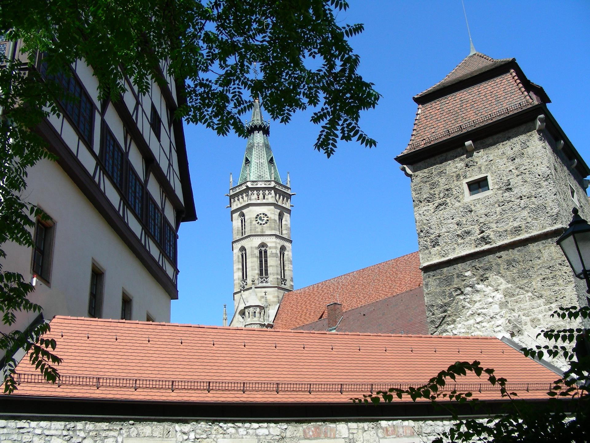 Residenzschloss mit dem Turm der Amdanduskirche im Hintergrund